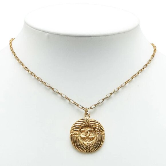 CHANEL CC Logo Round Necklace 16" Gold Tone Auth w/Box - Picture 1 of 16